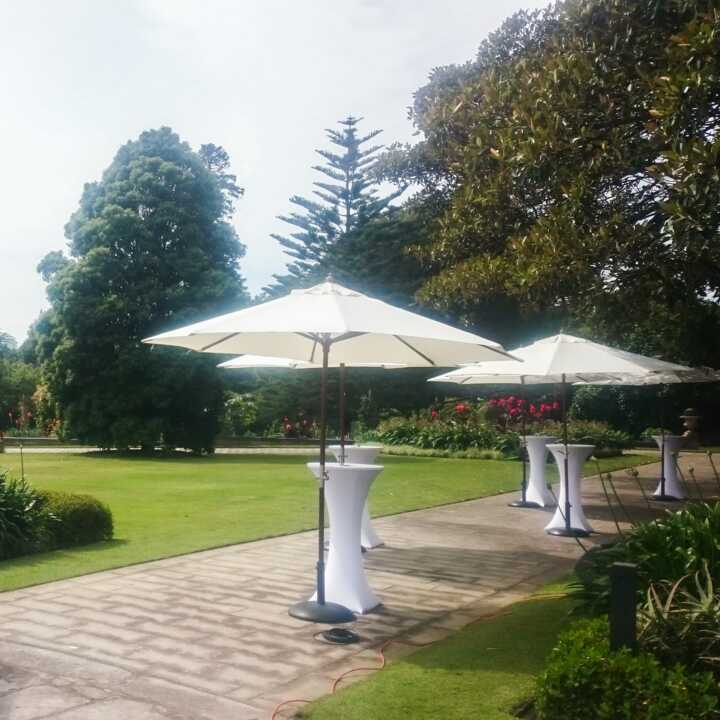 Umbrella Hire by Event Marquees | © Event Marquees