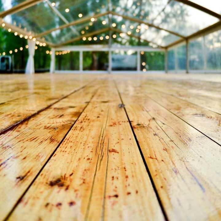 wooden floor hire by event marquees | © event marquees