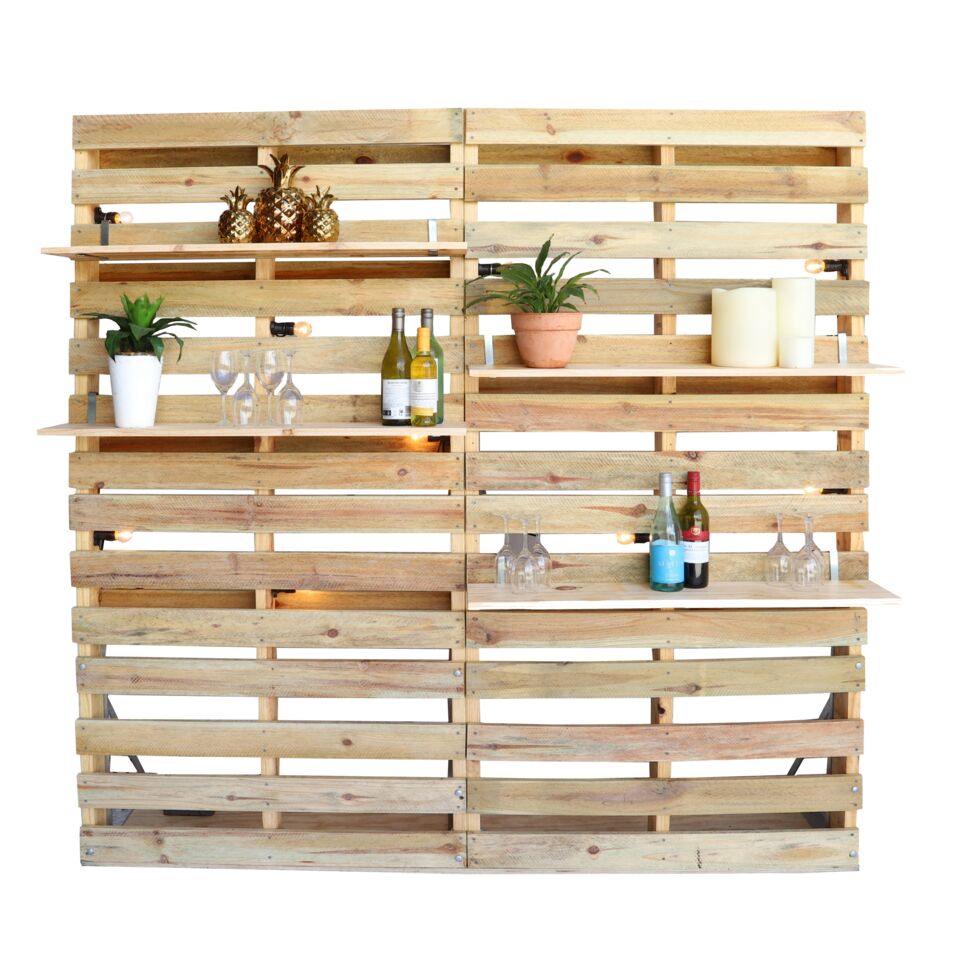 pallet back wall with shelves | © Event Marquees | © Event Marquees