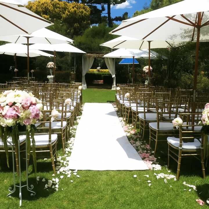 Teak Umbrella Hire by Event Marquees | © Event Marquees Teak Umbrella Hire by Event Marquees | © Event Marquees